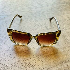 Diff Eyewear Leopard Print Sunglasses w/ Gucci Case